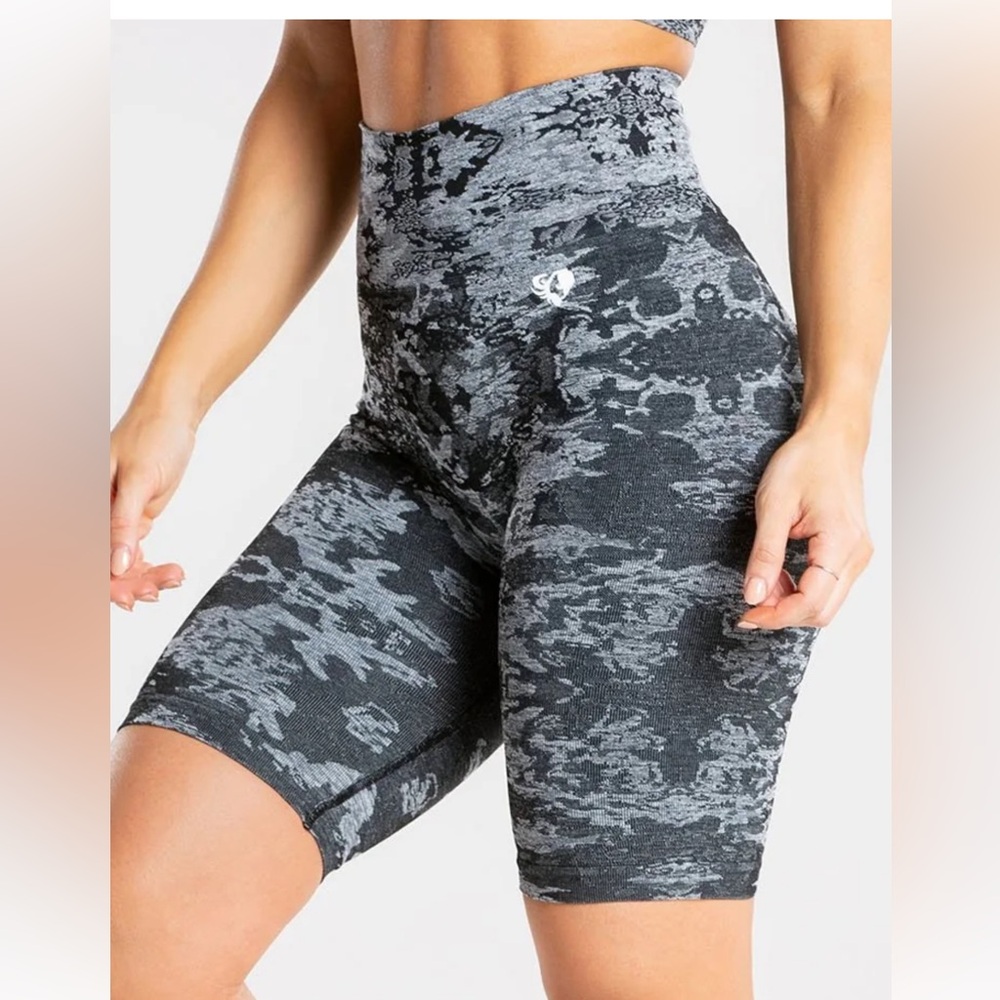 High-Waisted Gray Camouflage Bike Shorts